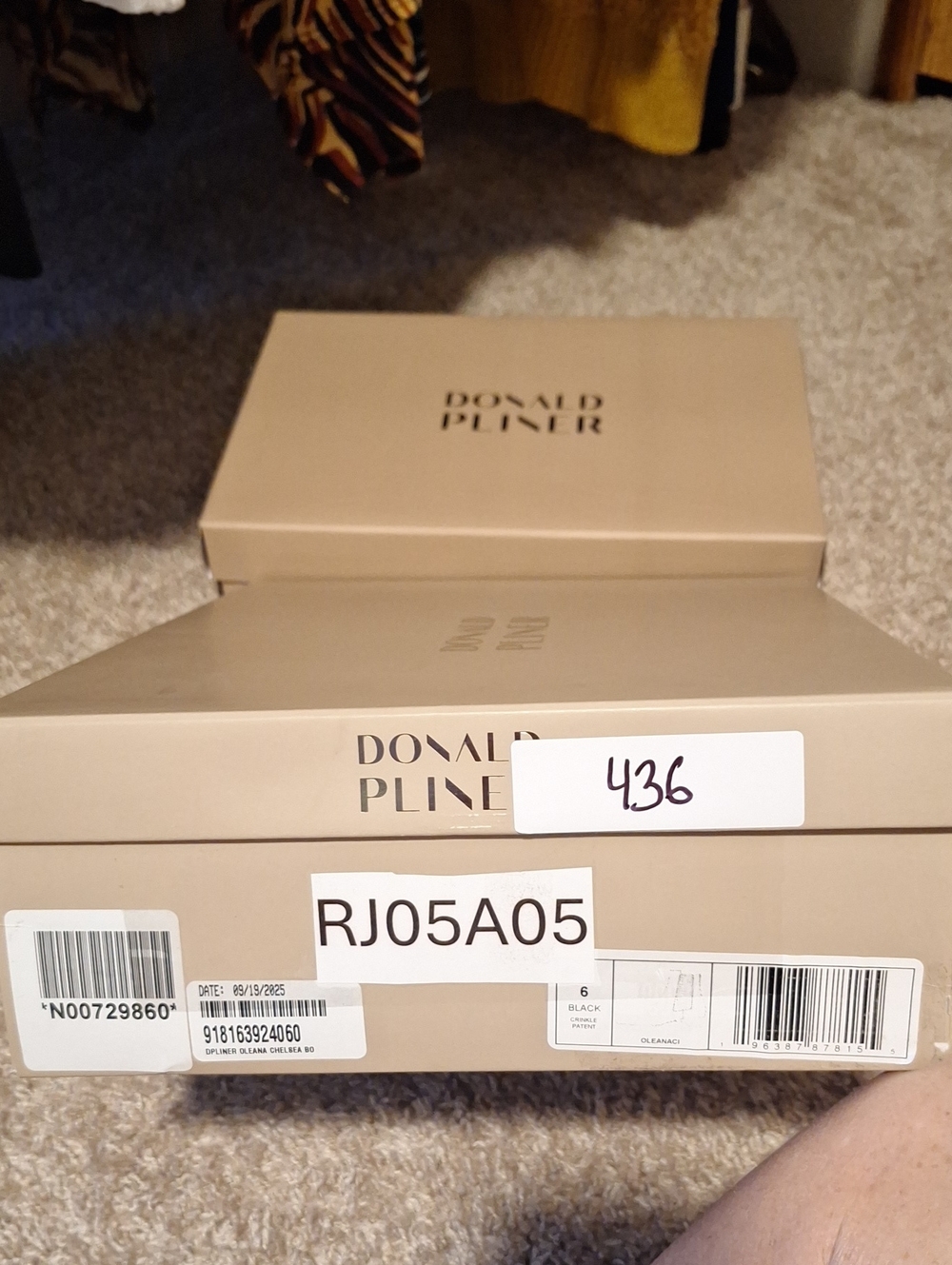 NEW IN BOX Donald PlinerStyle: Oleana Chelsea BootieSize: Women's 6 M - Picture 6 of 6